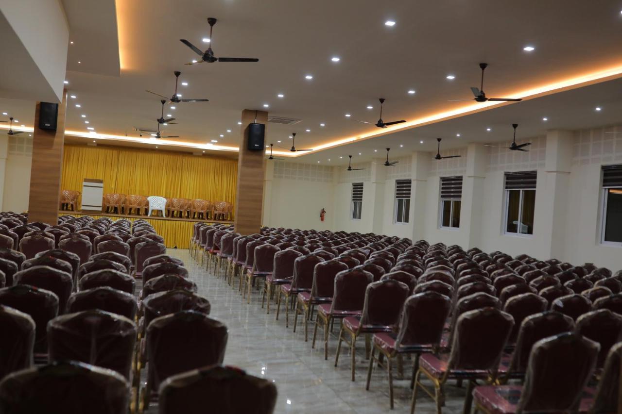 Hotel Hydepark Regency à Palakkad Extérieur photo