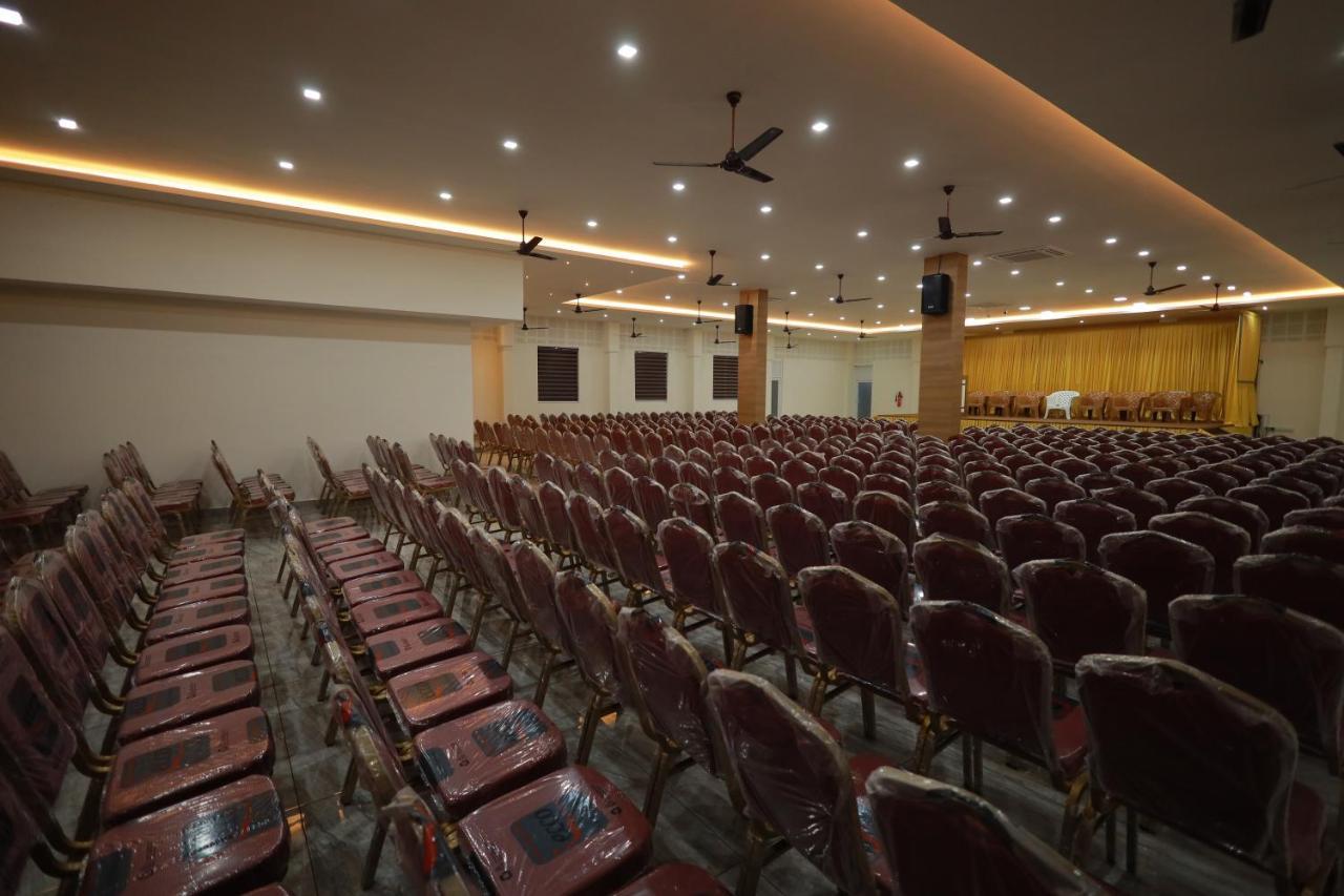 Hotel Hydepark Regency à Palakkad Extérieur photo