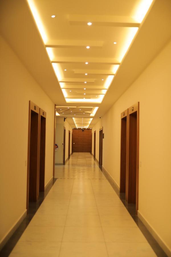 Hotel Hydepark Regency à Palakkad Extérieur photo