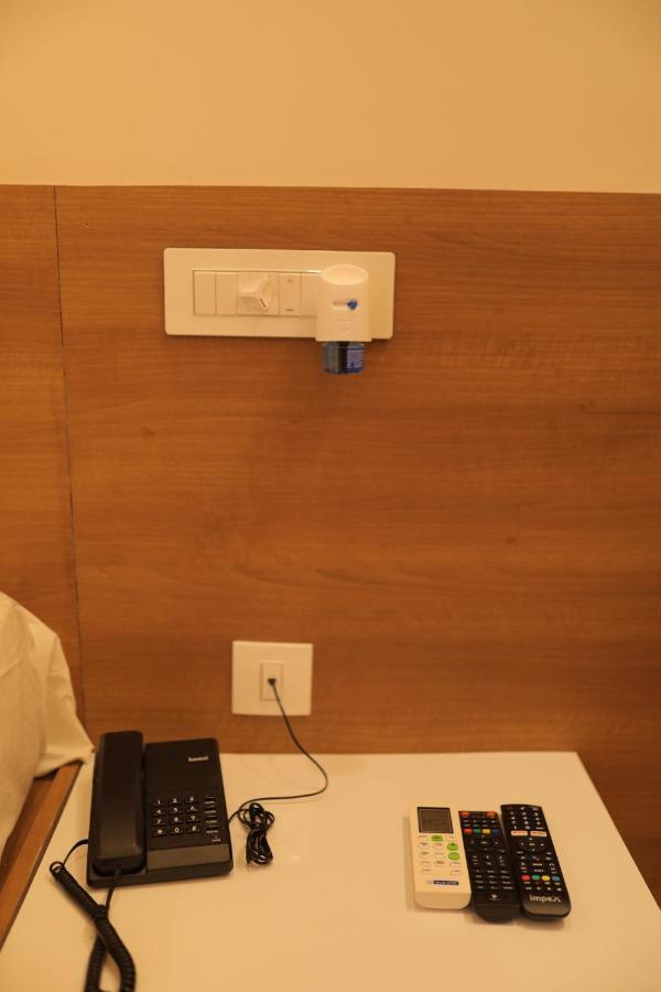 Hotel Hydepark Regency à Palakkad Extérieur photo