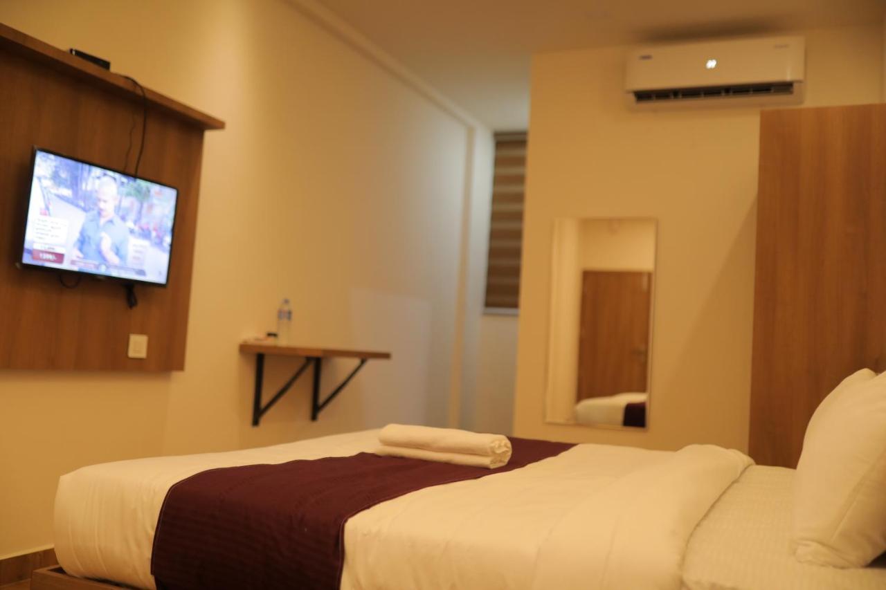 Hotel Hydepark Regency à Palakkad Extérieur photo